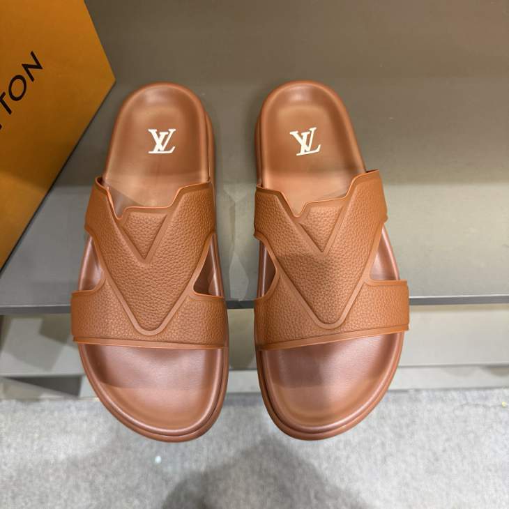 Picture of Louis Vuitton Slippers _SKULVsz38-45mnq0252653